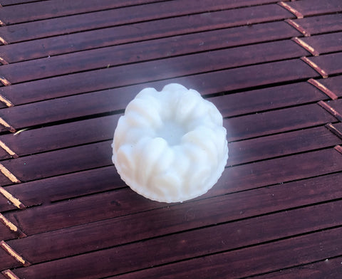 Bundt-shaped Shea Butter Aromatic Massage Candle